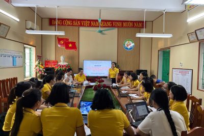 Sinh hoạt chuyên môn Bồi dưỡng kỹ năng xây dựng kế hoạch cho tổ trưởng chuyên môn, giáo viên mầm non và thống nhất các loại hồ sơ, sổ sách trong nhà trường.